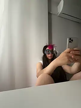 lilyums online show from May 24, 10:48 am