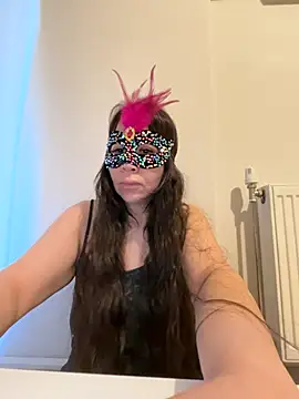 lilyums online show from June 3, 3:50 pm