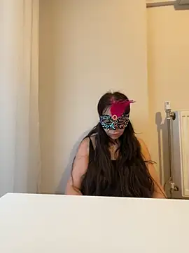 lilyums online show from June 9, 5:25 pm