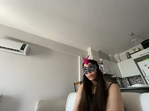 lilyums online show from July 18, 11:30 am