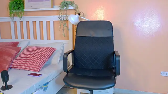 MeganEvanss   online show from April 7, 7:48 pm