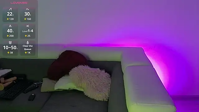 loveKyliee online show from April 3, 9:54 pm