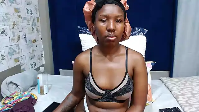 Candylips22 online show from August 6, 6:25 pm