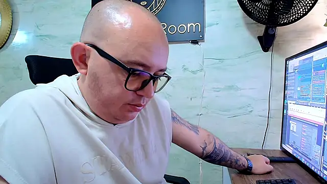 maximo daddy online show from May 10, 1:36 pm