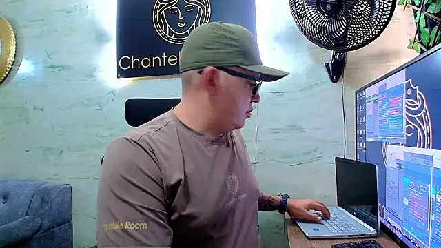 maximo daddy online show from April 30, 12:23 pm