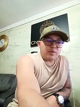 maximo daddy online show from April 18, 3:25 pm