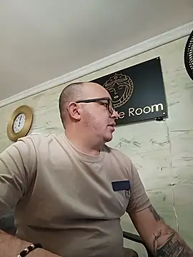 maximo daddy online show from May 25, 5:00 pm