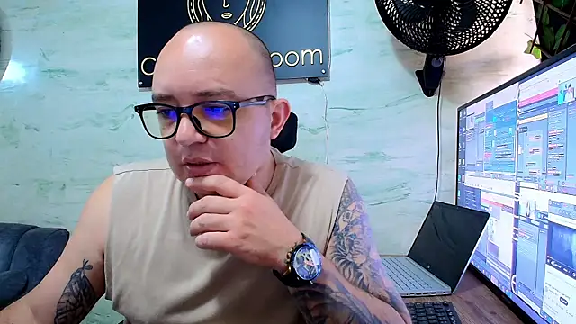 maximo daddy online show from May 1, 12:43 pm