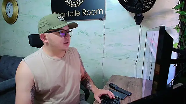 maximo daddy online show from April 22, 12:01 pm