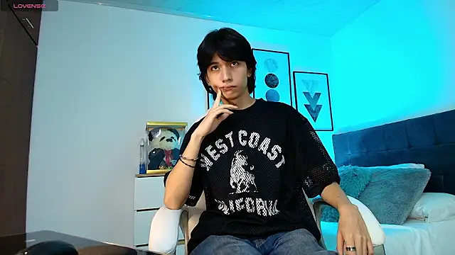 alexconsanii online show from March 23, 11:37 pm