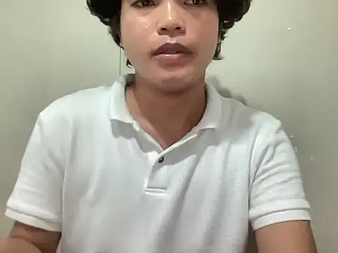 Snapshot of Yel911 chatting on May 22, 8:12 am Yel911 online show from May 22, 8:12 am