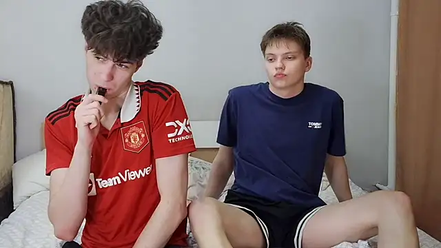 Snapshot of 1gay1straight chatting on March 23, 3:39 am 1gay1straight online show from March 23, 3:39 am