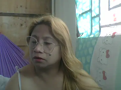 PinayChristine online show from April 16, 1:50 am