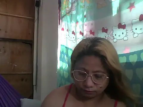 Snapshot of PinayChristine chatting on May 23, 2:54 am PinayChristine online show from May 23, 2:54 am