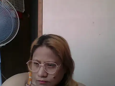 Snapshot of PinayChristine chatting on May 26, 6:00 am PinayChristine online show from May 26, 6:00 am