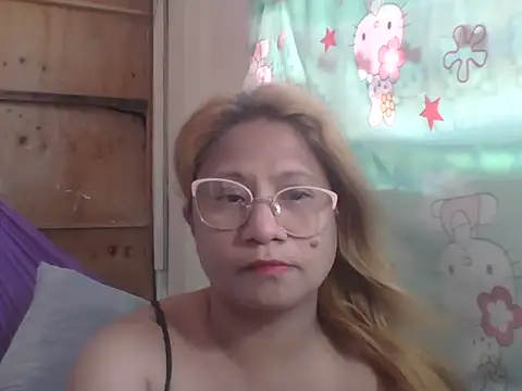 PinayChristine online show from April 24, 8:38 am
