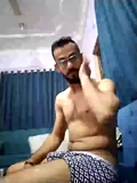 Alimohamed08 online show from April 8, 8:32 pm