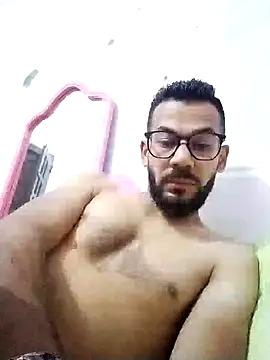 Alimohamed08 online show from May 6, 9:41 pm