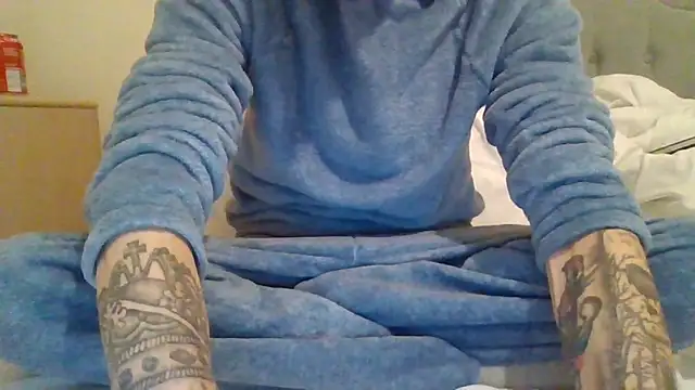 feetlovrr94 online show from April 10, 11:12 pm