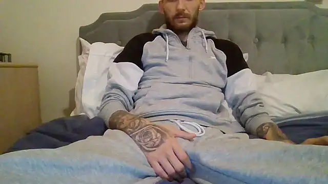 feetlovrr94 online show from April 17, 2:20 pm