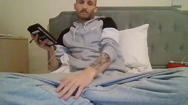 feetlovrr94 online show from March 31, 10:23 pm