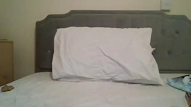 feetlovrr94 online show from March 28, 9:27 pm