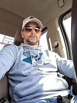 Snapshot of middickstroking chatting on March 24, 6:30 pm middickstroking online show from March 24, 6:30 pm