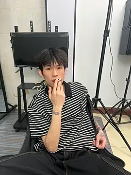 zzzzppp3 online show from May 6, 1:59 pm