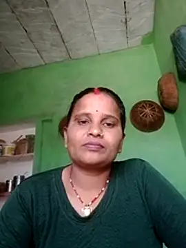 Snapshot of Shivani09900 chatting on May 31, 6:30 am Shivani09900 online show from May 31, 6:30 am