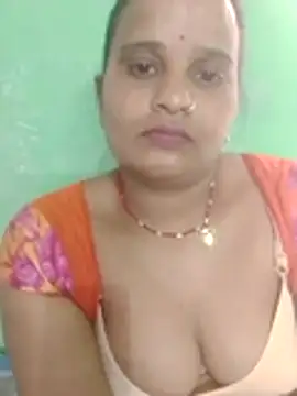 Snapshot of Shivani09900 chatting on May 25, 3:17 am Shivani09900 online show from May 25, 3:17 am