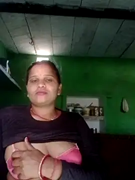 Snapshot of Shivani09900 chatting on June 27, 10:10 am Shivani09900 online show from June 27, 10:10 am