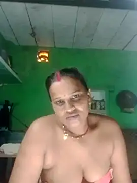 Snapshot of Shivani09900 chatting on July 10, 9:09 am Shivani09900 online show from July 10, 9:09 am