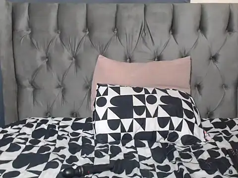 Cybil Hearts online show from March 23, 3:34 pm