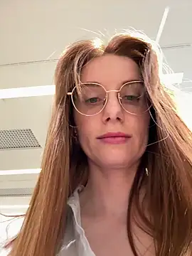 Snapshot of FReyja_44 chatting on May 19, 8:10 am FReyja 44 online show from May 19, 8:10 am
