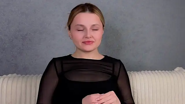 LorriMonz online show from March 29, 3:30 am