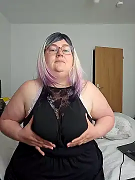 xXLunaBlissXx online show from May 6, 8:18 am