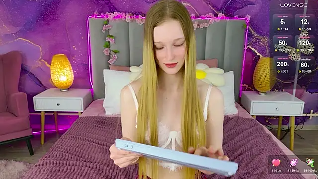 Mollydollzz online show from April 18, 7:07 pm