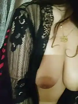 Snapshot of Yasmin_Oh chatting on May 3, 10:24 pm Yasmin Oh online show from May 3, 10:24 pm