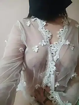 Snapshot of Yasmin_Oh chatting on May 1, 6:57 pm Yasmin Oh online show from May 1, 6:57 pm