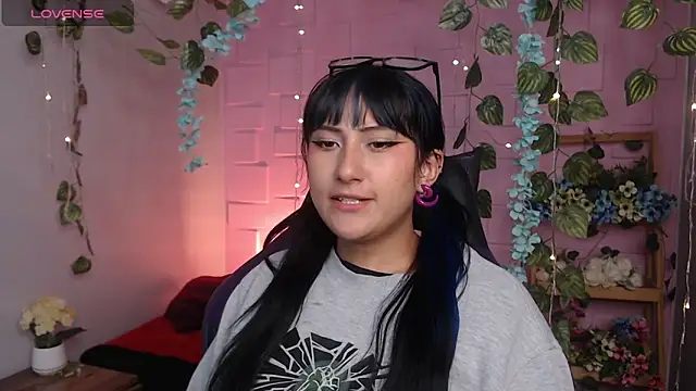 eyes moonn online show from April 11, 3:58 am