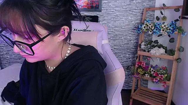 eyes moonn online show from June 15, 2:17 pm