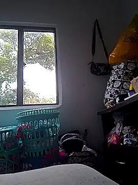 Snapshot of valeria1005 chatting on March 25, 1:10 pm valeria1005 online show from March 25, 1:10 pm