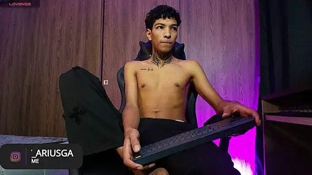im Usuga online show from June 15, 8:14 am