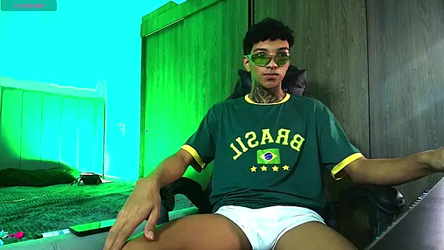 im Usuga online show from May 18, 3:06 am