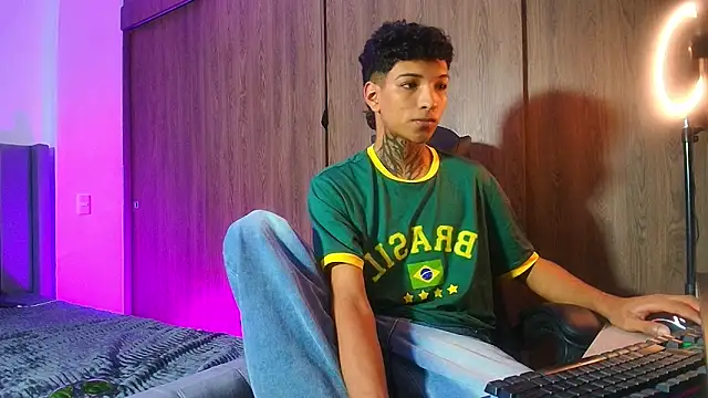 im Usuga online show from March 26, 5:17 am