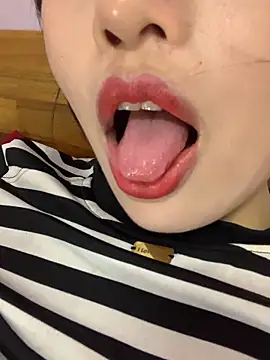 Sapphire-zz online show from April 30, 1:18 pm