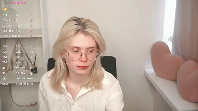 CarleySuski online show from April 10, 5:14 am