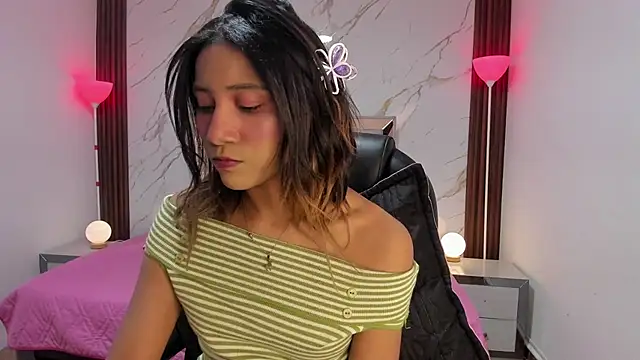 EsperanzaMora online show from April 20, 11:57 am
