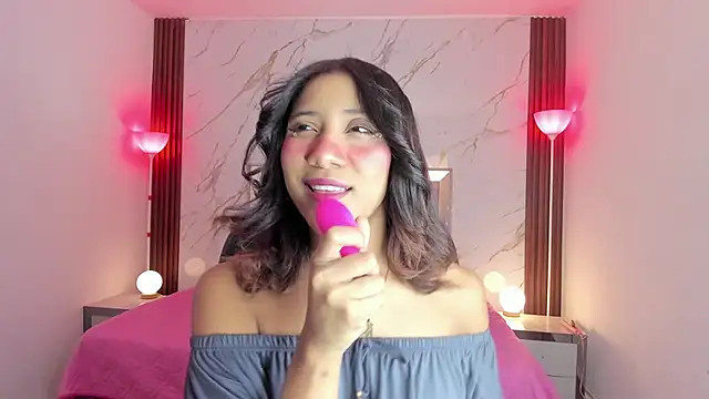 EsperanzaMora online show from May 14, 12:02 pm