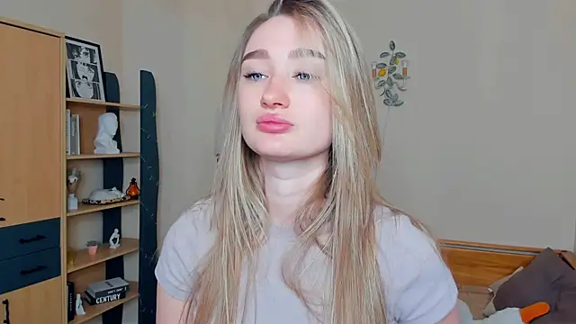 VioletteClaire online show from May 2, 7:24 am